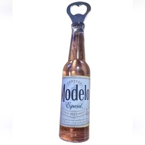 Modelo Especial Beer Bottle